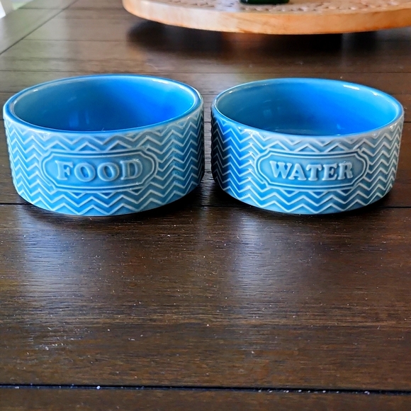 Signature Other - Cat/small dog food and water bowls